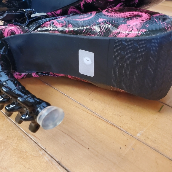 High heels - Picture 2 of 3